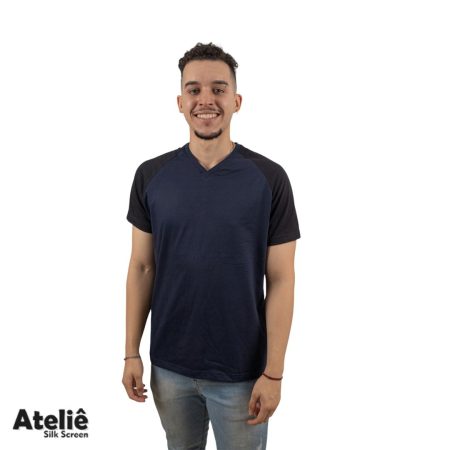 Camiseta Básica Gola V Manga Raglan - Ateliê Silk Screen